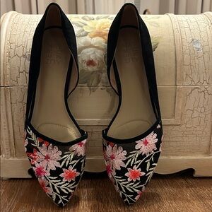 Naturalizer Black and Pink Floral Flats Women’s 11. Beautiful Embroidery Detail